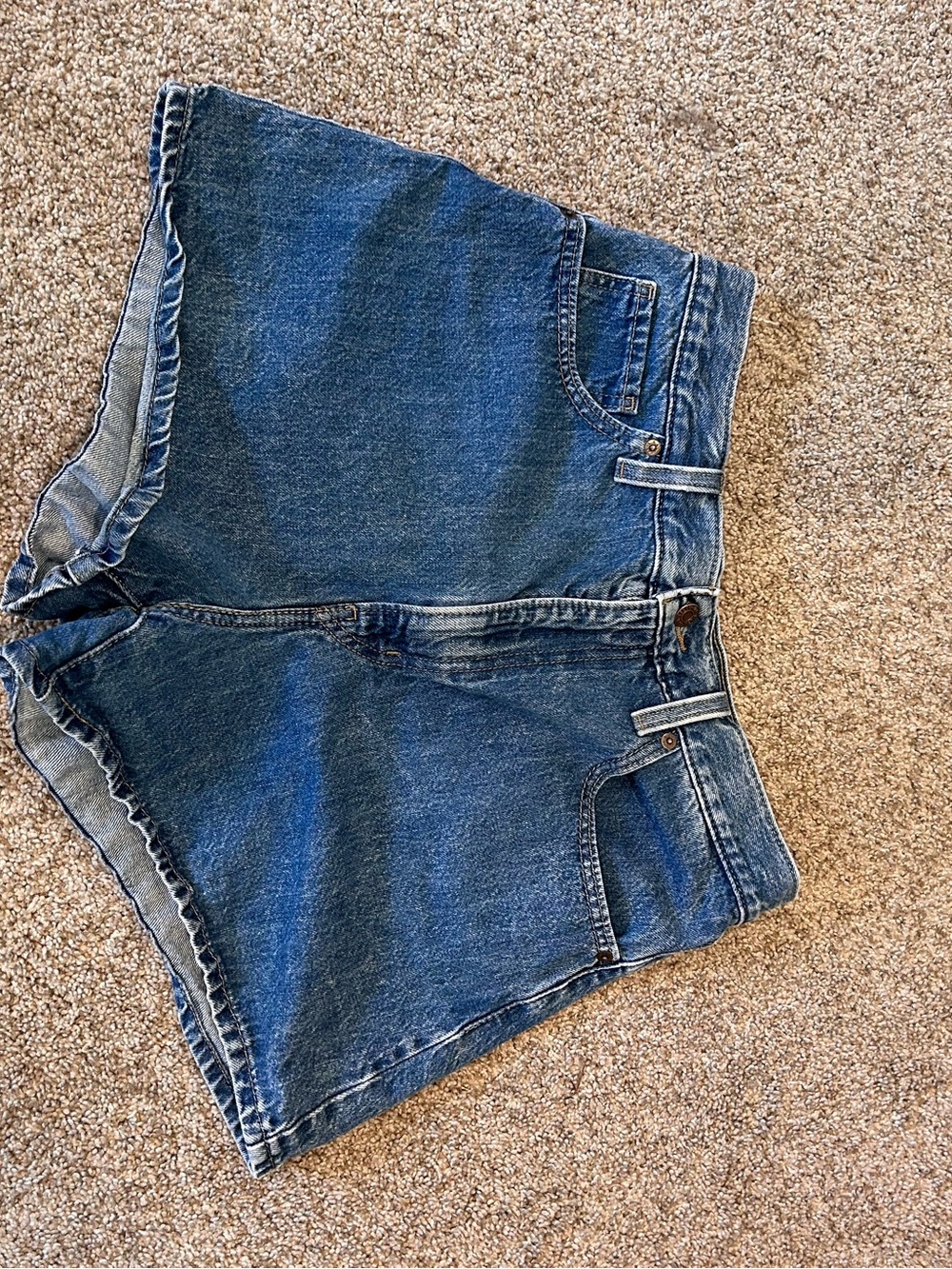Levi’s High Waisted Mom Shorts. Medium Wash. Classic. Summer. SZ 31 - Picture 3 of 10